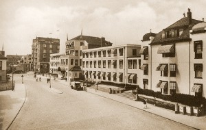 Badhuisplein omstreeks 1920