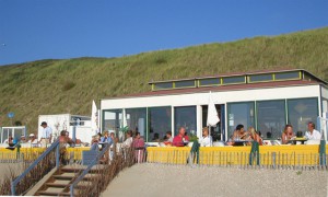 Essen am Strand im Sommer