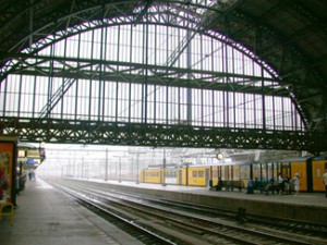 Hauptbahnhof Amsterdam - Zug nach Zandvoort