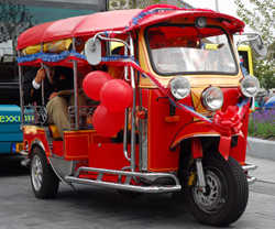 Een Thaise Tuk Tuk - openbare vervoer in Zandvoort