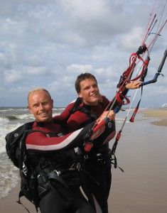 Okke geeft een Kitesurfles