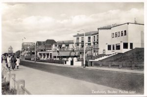 Eine weitere Ansicht des Boulevards Paulus Loot um circa 1939, mit dem Blick in den Norden und dem alten Wassertum in der Ferne.