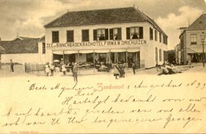 Hotel Driehuizen werd gebouwd in 1826 en stond aan het einde van de Kerkstraat richting de Strandweg.